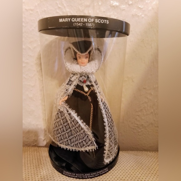 Decorative doll Mary Queen of Scots new in the original box - Picture 1 of 2
